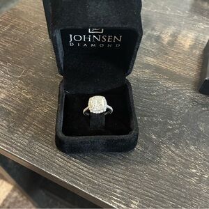 Stunning Platinum 2.91 Carat (VS1, E)Certified Lab Grown Diamond Engagement Ring